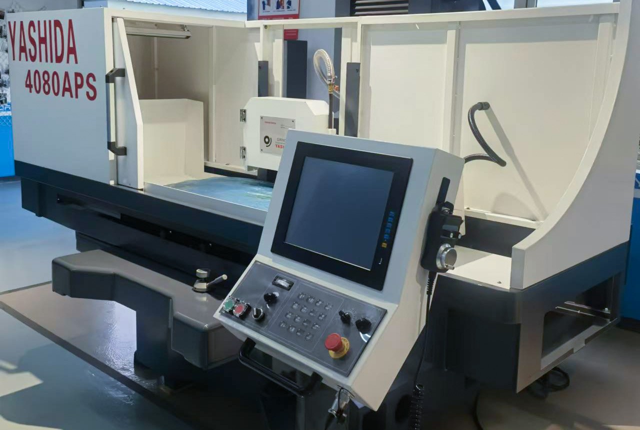 高精密數(shù)控平面磨床運行中怎么保證機體平穩(wěn)？